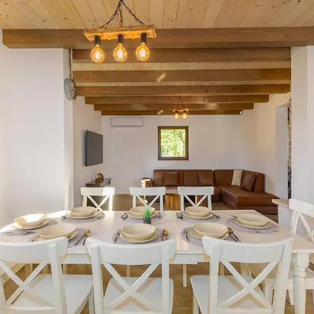 Villa David - Luxurious Secluded Villa With A Heated Pool Butkovici  Exterior photo