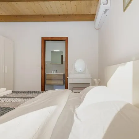 Villa David - Luxurious Secluded Villa With A Heated Pool Butkovici  Exterior photo