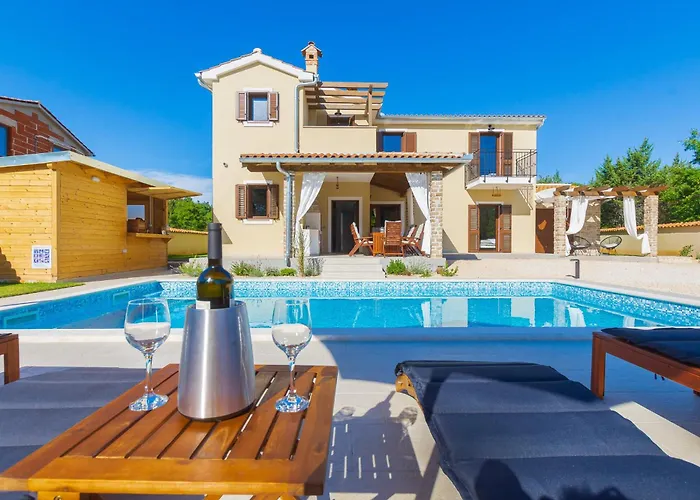 Villa David - Luxurious Secluded Villa With A Heated Pool