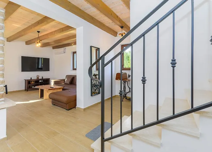 Villa David - Luxurious Secluded Villa With A Heated Pool
