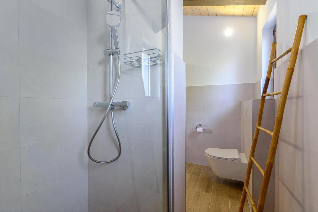 David - Luxurious Secluded With A Heated Pool