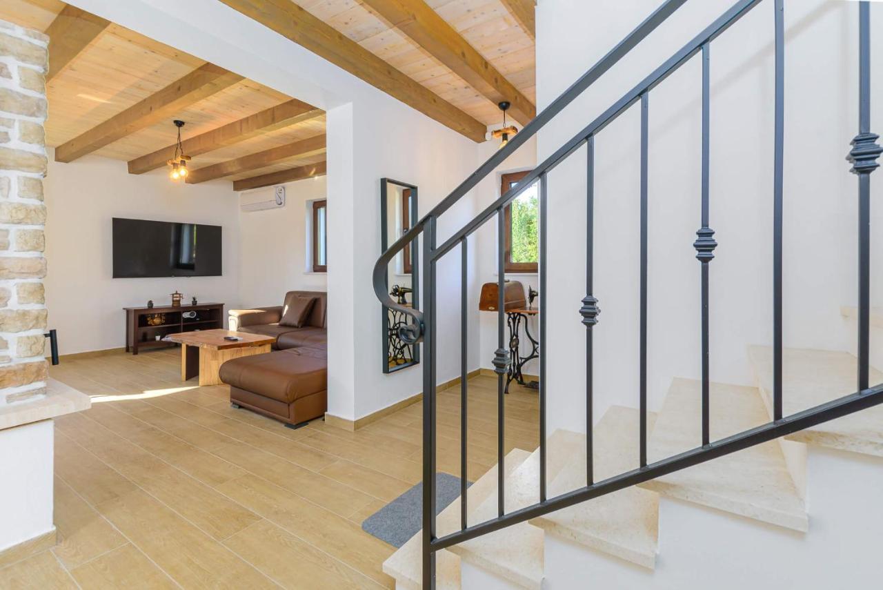 David - Luxurious Secluded With A Heated Pool Villa *