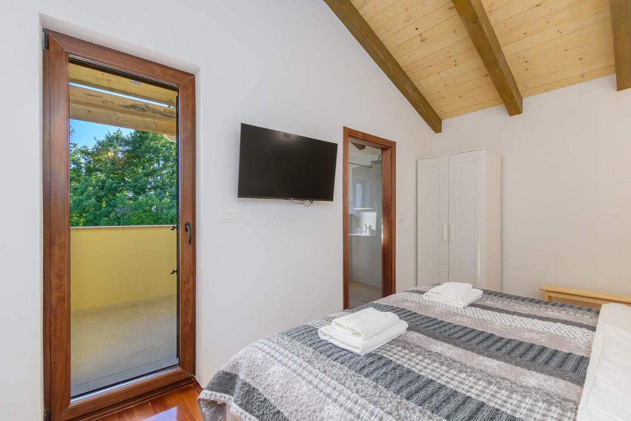 Villa David - Luxurious Secluded With A Heated Pool