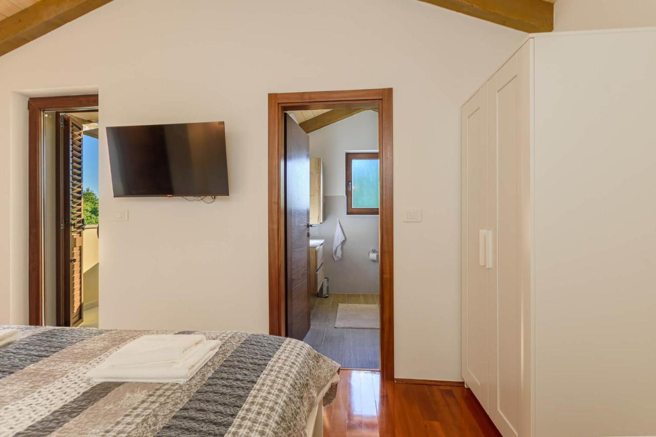 David - Luxurious Secluded With A Heated Pool