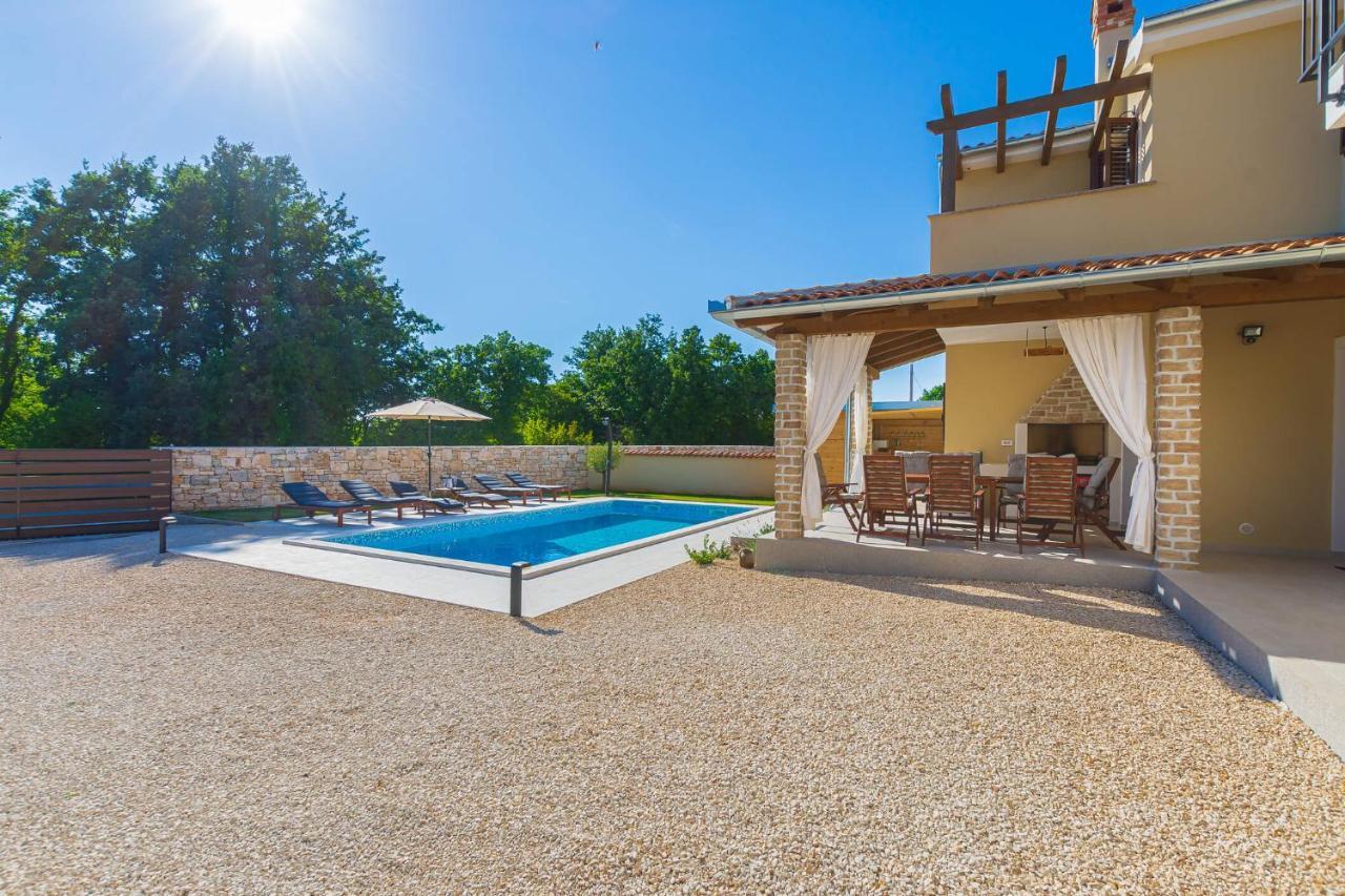 Villa David - Luxurious Secluded With A Heated Pool *