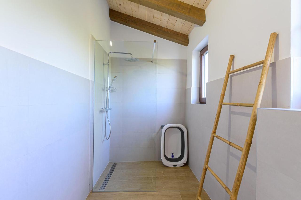 David - Luxurious Secluded With A Heated Pool Villa Butkovici (Istria)