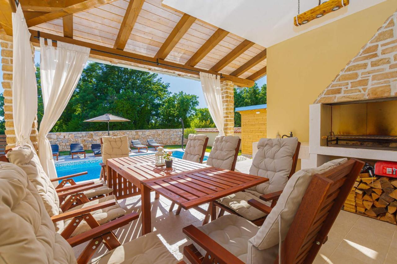 David - Luxurious Secluded With A Heated Pool Villa