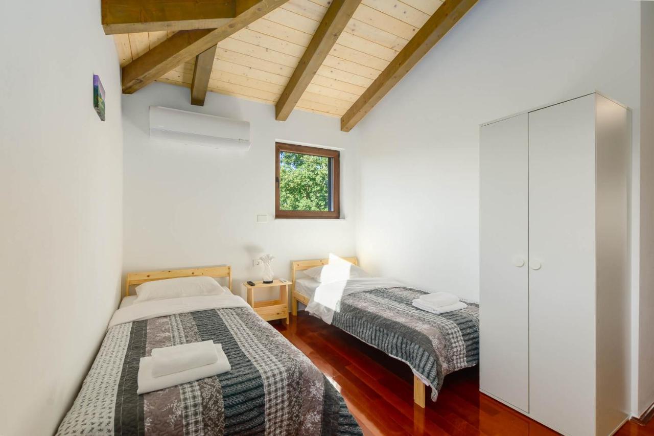 David - Luxurious Secluded With A Heated Pool Villa