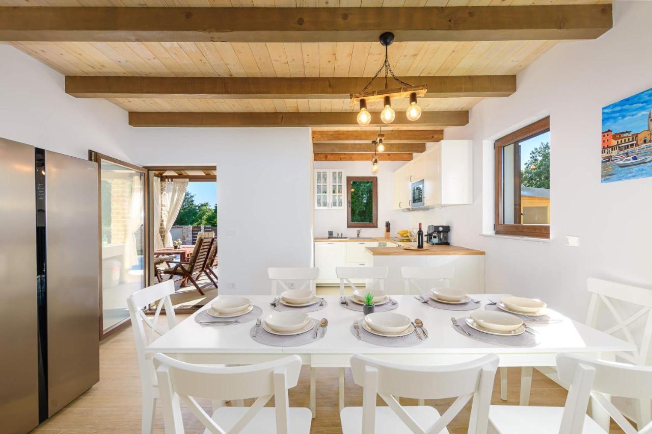 David - Luxurious Secluded With A Heated Pool Villa Butkovici (Istria)