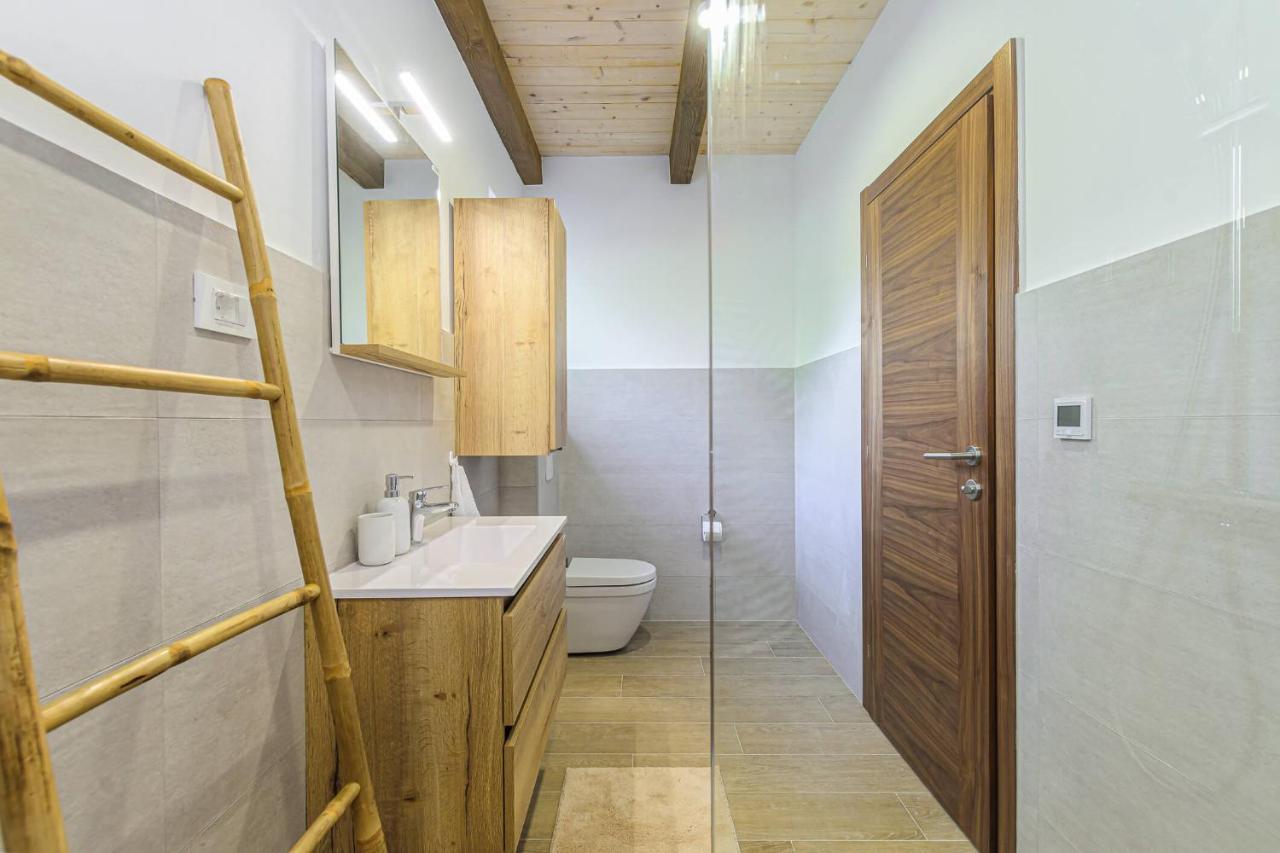 David - Luxurious Secluded With A Heated Pool