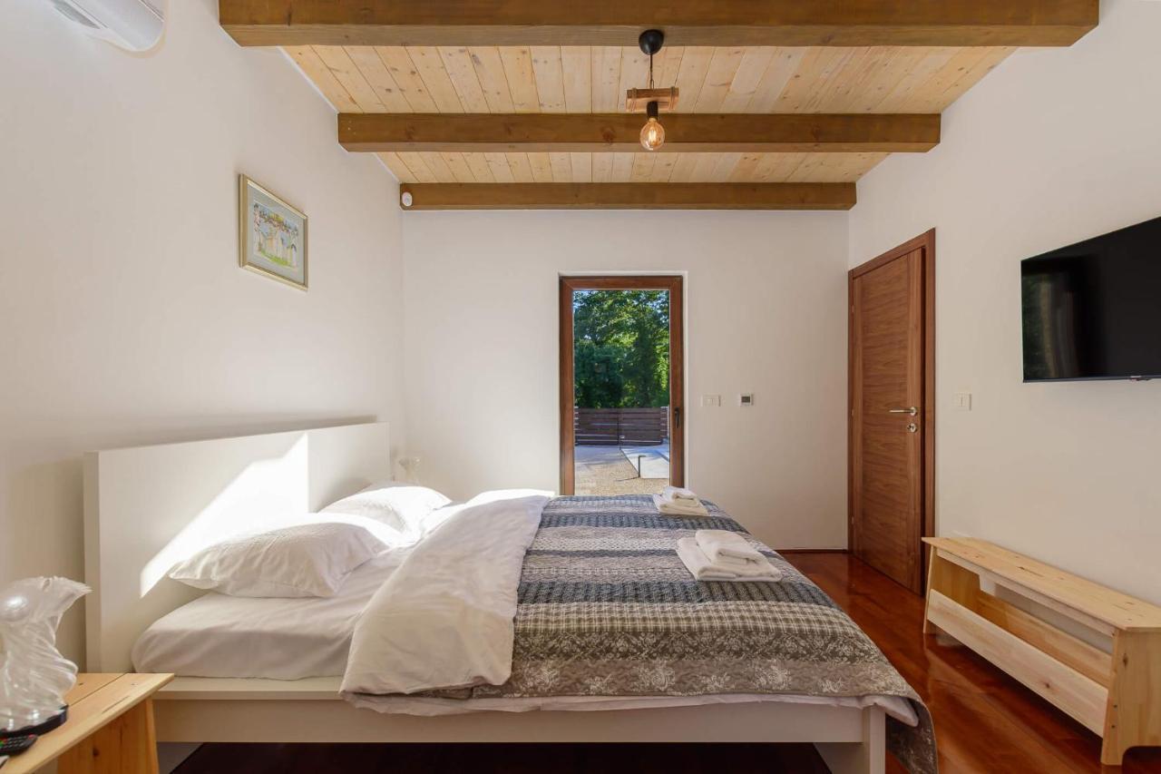 David - Luxurious Secluded With A Heated Pool Villa *